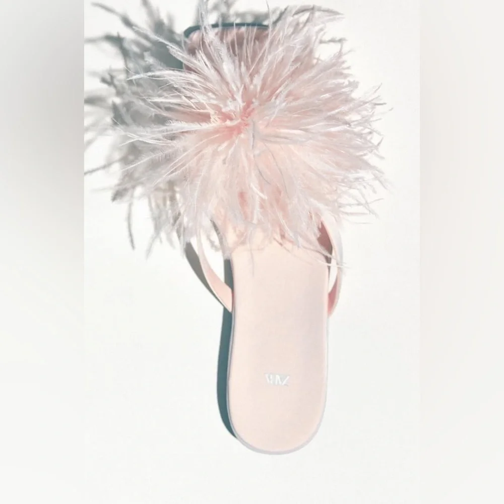 NWT. Zara Light Pink Feathers Flat Fabric Sandals. Size  7,5. 8 - Picture 2 of 9